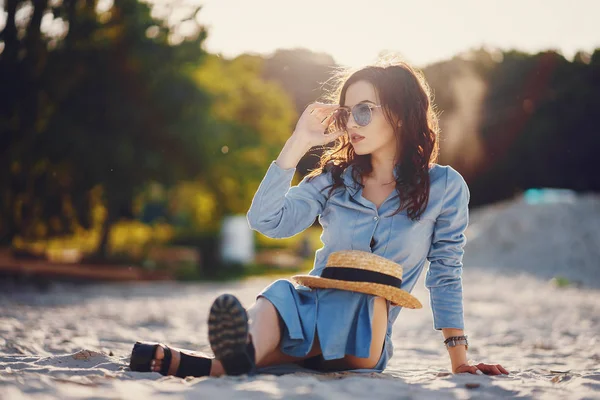 Menina na praia — Fotografia de Stock