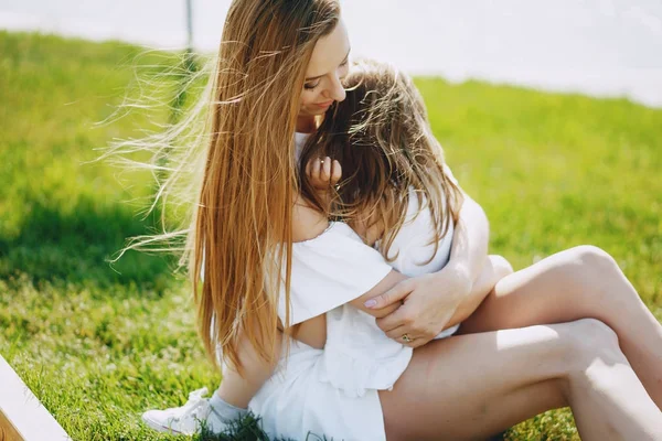 Madre con figlia — Foto Stock