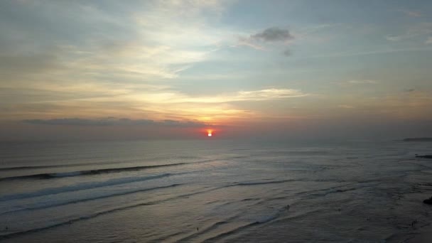 Panoramik manzaralarını sunan güneş — Stok video