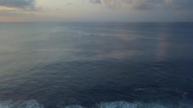 güçlü büyük foammy dalgalar