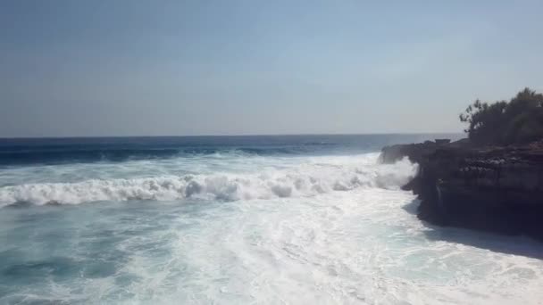 美丽的蓝色海洋，在印度尼西亚巴厘岛 — 图库视频影像