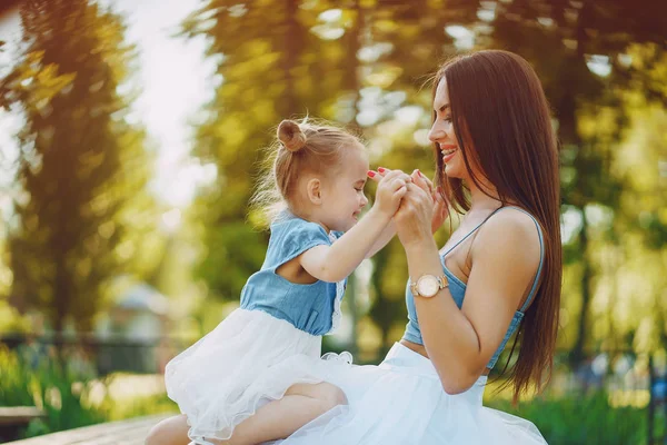 Mãe com filha — Fotografia de Stock