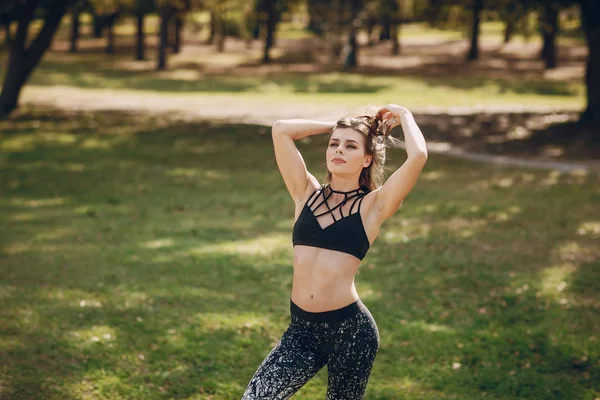 Hermosa chica deportiva — Foto de Stock