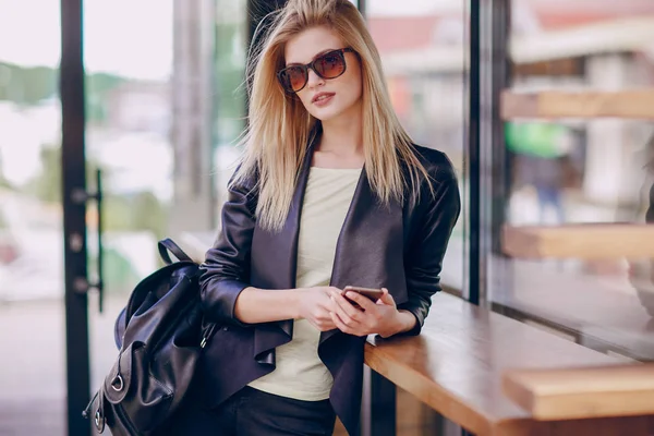 Beautiful blonde on the street — Stock Photo, Image