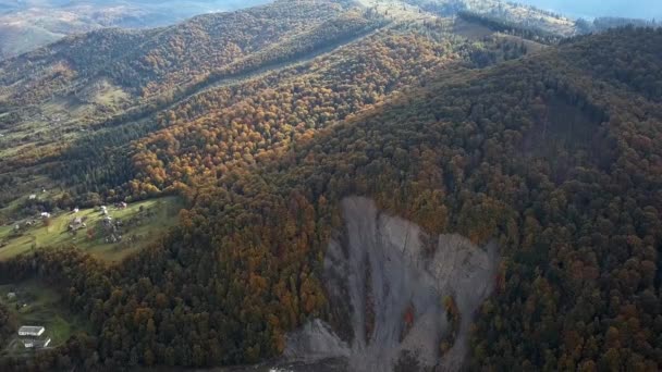 Groene mountians in de herfst — Stockvideo