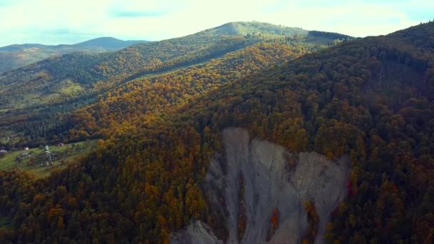 Green mountians in the fall — Stock Video