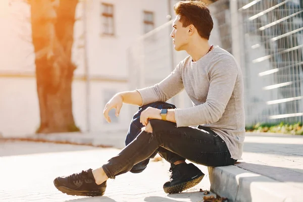 Şehirdeki şık adam