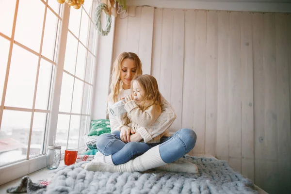 Mother hugging baby daughter — Stock Photo, Image