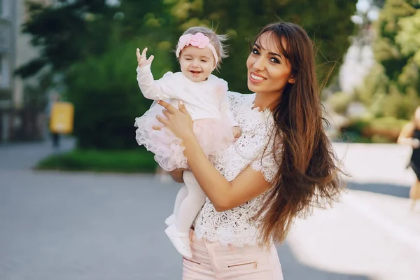 Moeder met dochter — Stockfoto