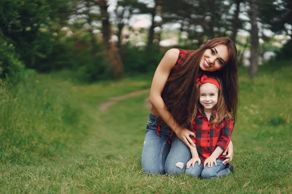 Madre con hija —  Fotos de Stock