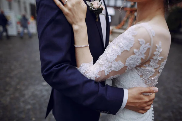 Novia y novio —  Fotos de Stock