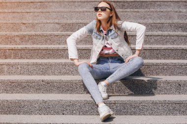 Sokakta genç modeli