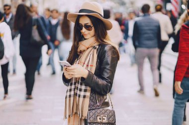 istanbul'da telefon ile kız