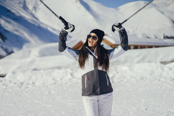 스키를 타는 소녀 — 스톡 사진