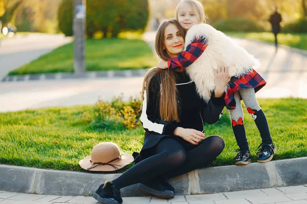 Mutter mit Tochter — Stockfoto