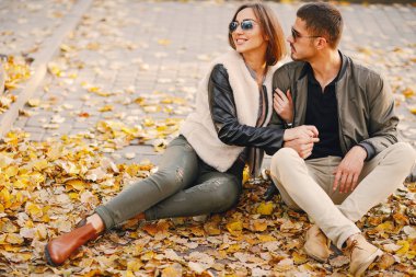 şehirde takılmak Çift