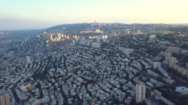 İsrail bir parkta yaz aylarında köprü