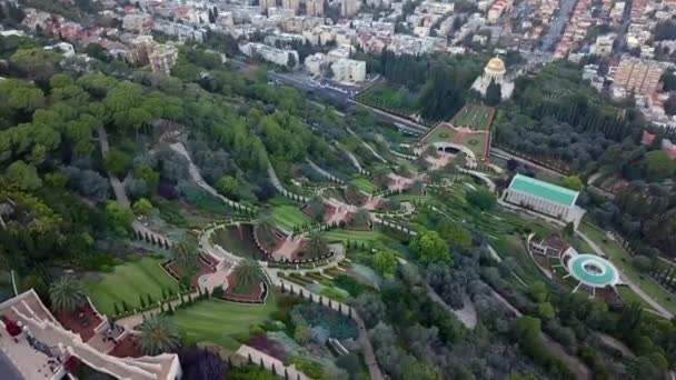 夏の間にイスラエル共和国の公園の高架道路 — ストック動画