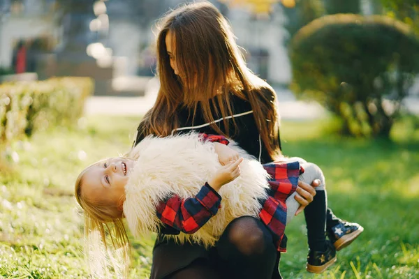 Mutter mit Tochter — Stockfoto