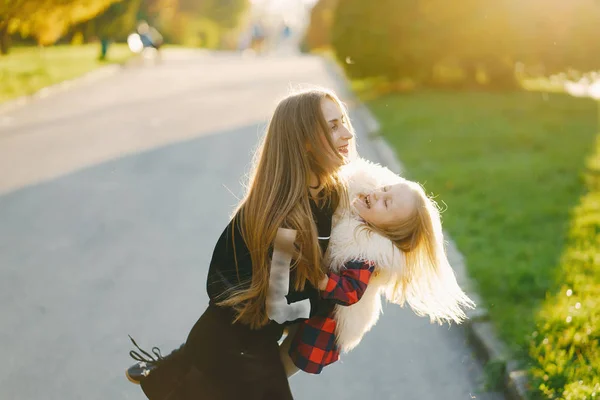 Mutter mit Tochter — Stockfoto