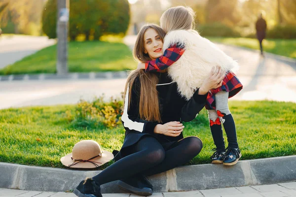 Moeder met dochter — Stockfoto