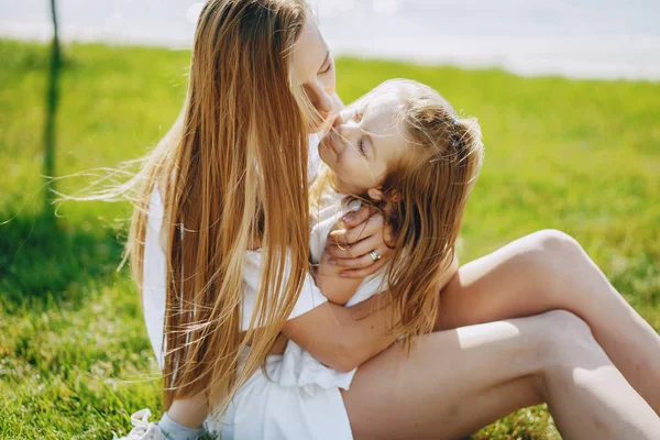 Madre con figlia — Foto Stock