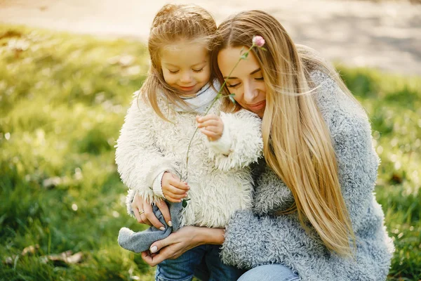 Young mother with toddler — Stock Photo, Image