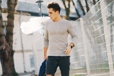 Şehirdeki şık adam