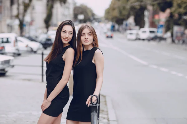 Duas meninas bonitas — Fotografia de Stock