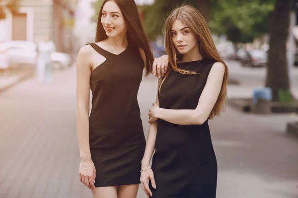 Duas meninas bonitas — Fotografia de Stock