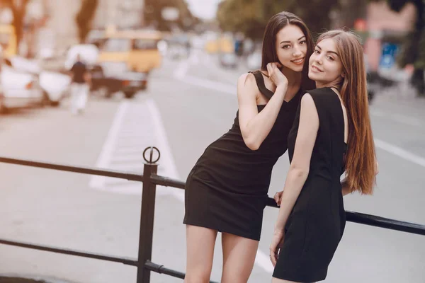 Duas meninas bonitas — Fotografia de Stock