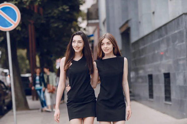 Duas meninas bonitas — Fotografia de Stock