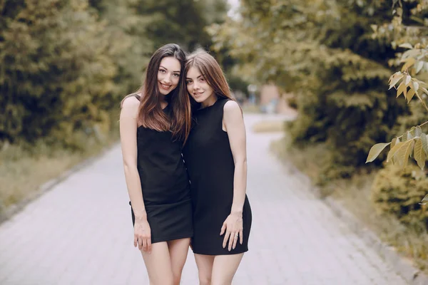 Duas meninas bonitas — Fotografia de Stock