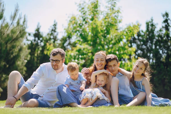 Große glückliche Familie — Stockfoto