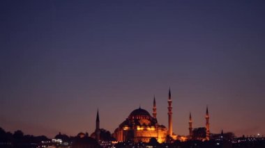 Istanbul'da mavi maske