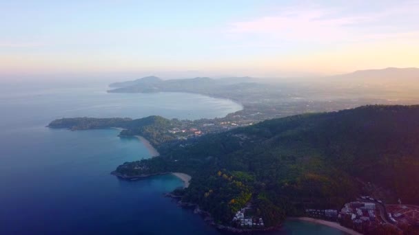 survol d'une île en Thaïlande 