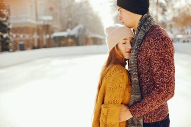 Bir Ice arena içinde şirin çift