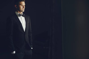 adamın yanına penceresi