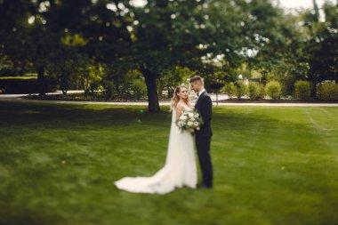 Zarif bir düğün çifti