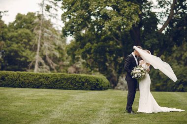 Zarif bir düğün çifti