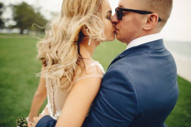 Zarif bir düğün çifti