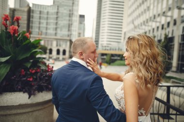 Zarif bir düğün çifti