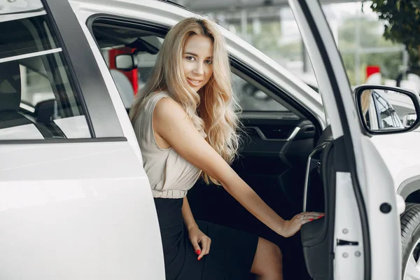 Stylish and elegant woman in a car salon — Stock Photo, Image