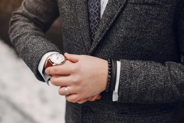 Stylish businessman working in a city — Stock Photo, Image