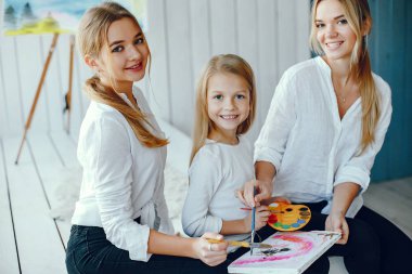 Güzel anne ve kızı çizim