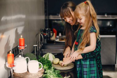 aile içinde bir mutfak