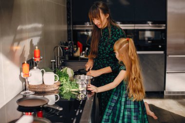 aile içinde bir mutfak