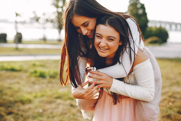 Two pretty girls in a summer park — Stock Photo, Image