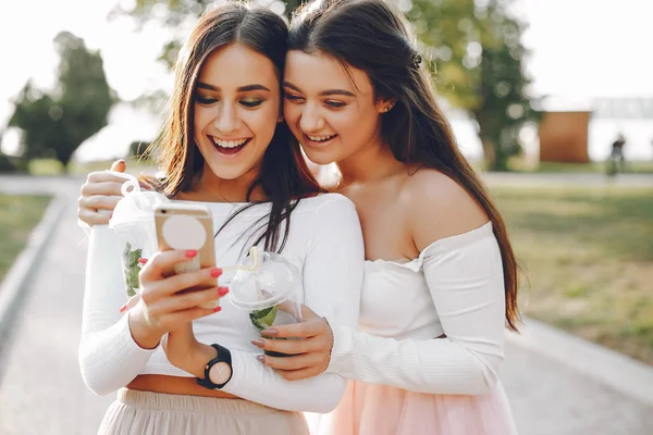 Two pretty girls in a summer park — Stock Photo, Image