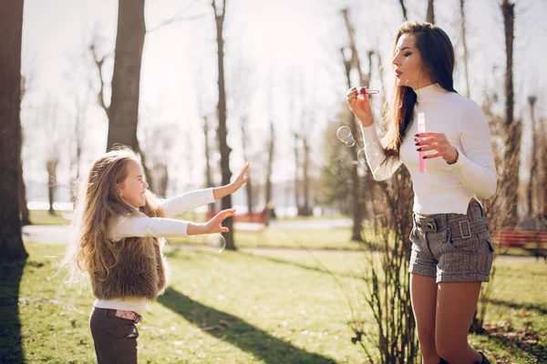 Cute and stylish family in a spring park — Stock Photo, Image